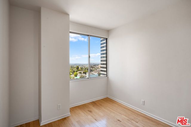 865 Comstock Avenue, Los Angeles CA: https://media.crmls.org/mediaz/084f721b-2dca-4208-9a96-c8026e6fa613.jpg