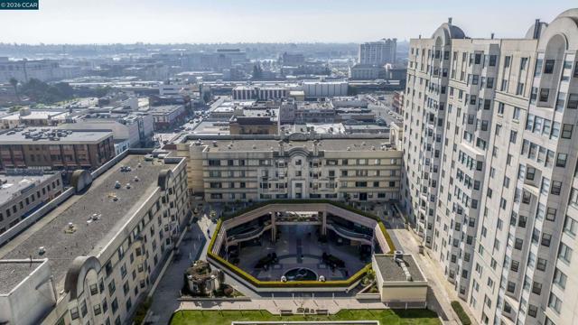 988 Franklin St, Oakland CA: https://media.crmls.org/mediaz/084ffa87-1536-4c09-bcf6-b9cb0b4aea0f.jpg