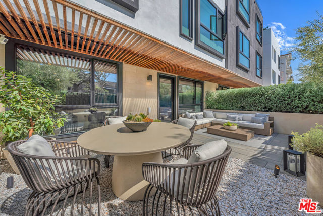 724 N Croft Avenue, Los Angeles CA: https://media.crmls.org/mediaz/08506786-b37d-41ae-b7d3-54b38d73d181.jpg