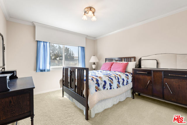 17992 Huntington Circle, Villa Park CA: https://media.crmls.org/mediaz/08508228-2159-4722-8110-bedf1c595d7f.jpg