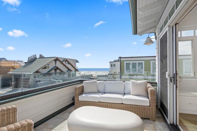Detail Gallery Image 7 of 13 For 2211 Ocean Front, Del Mar,  CA 92014 - 4 Beds | 4/1 Baths