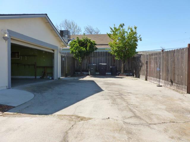 460 SE Jeremy Court, Oakdale CA: https://media.crmls.org/mediaz/08510a83-f218-4c0e-be85-bbeb4123195e.jpg
