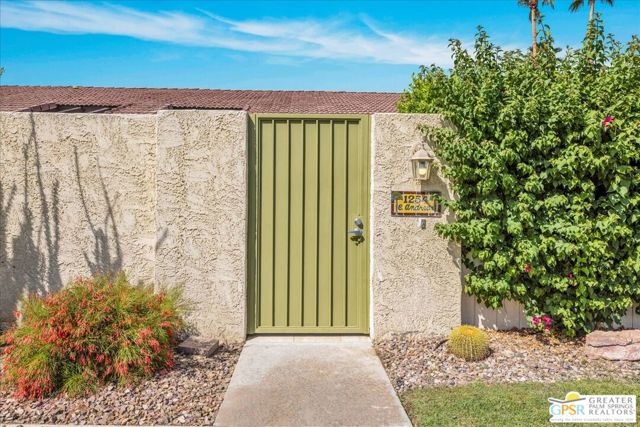 1254 E Andreas Road, Palm Springs CA: https://media.crmls.org/mediaz/08515087-cb8a-4f72-890b-76e40fc8dc5c.jpg