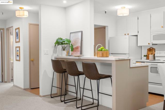 1830 Lakeshore Ave, Oakland CA: https://media.crmls.org/mediaz/0851b5c2-ee66-42af-945f-652fa7fe91ec.jpg