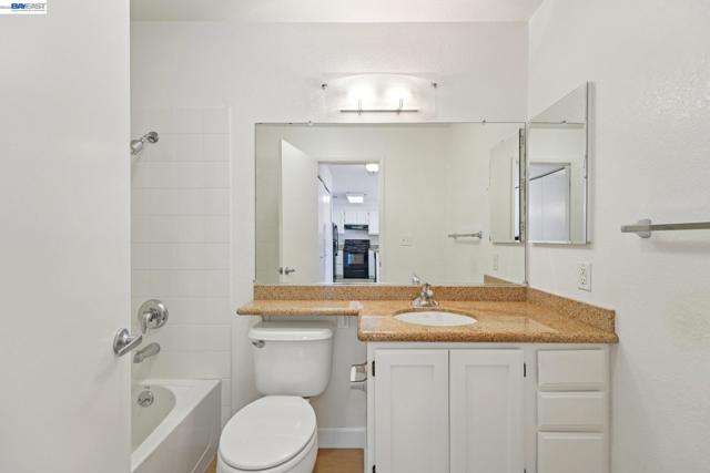 39206 Guardino Dr, Fremont CA: https://media.crmls.org/mediaz/0851d8c2-349e-4031-b311-fa9d8b3b167b.jpg