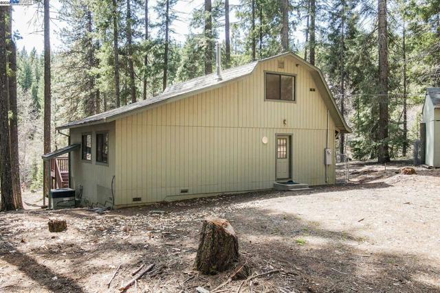 121 Mountain Aire Ln, Trinity Center CA: https://media.crmls.org/mediaz/0851da07-9e30-46e1-b401-5cbfedfc281a.jpg