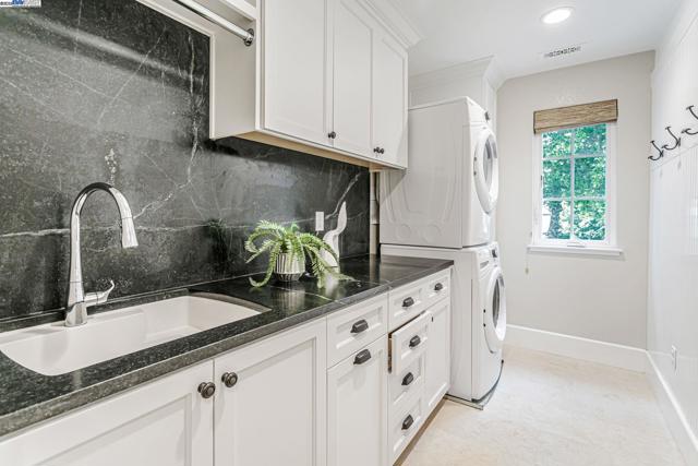 43150 Calle Familia, Fremont CA: https://media.crmls.org/mediaz/08522678-74db-4c9f-9e38-33ce54200934.jpg