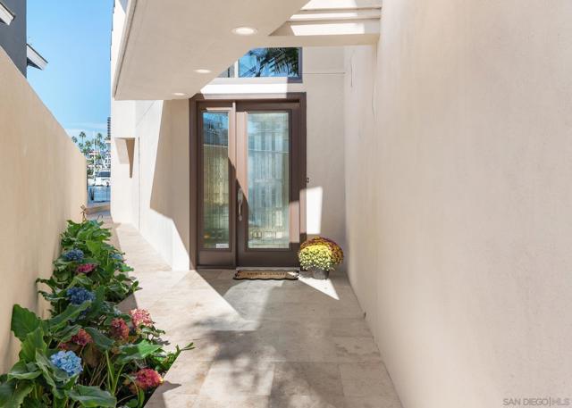25 The Point, Coronado CA: https://media.crmls.org/mediaz/08524718-cc08-4314-ade8-37898cd2bab2.jpg