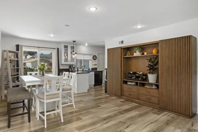 15576 Paseo Ajanta, San Diego CA: https://media.crmls.org/mediaz/08526737-1a27-414a-8fa8-bc9baf153b7e.jpg