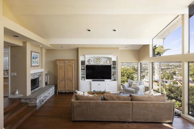 Image 4 of 57 For 2658 Galicia Way