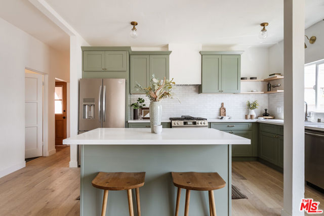 1570 S Hayworth Avenue, Los Angeles CA: https://media.crmls.org/mediaz/08536a83-6544-4643-a8a1-93e8fa1fdc2c.jpg