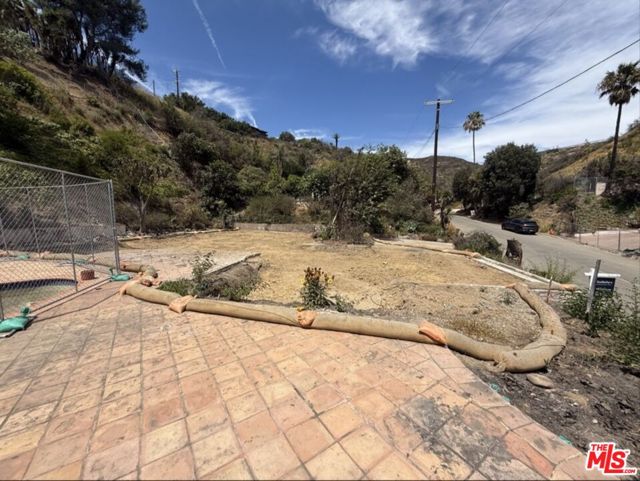 1403 Marinette Road, Pacific Palisades CA: https://media.crmls.org/mediaz/0853b338-169c-4a7e-aac0-2b6985bd31a4.jpg