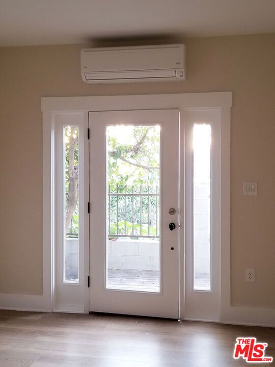 3166 San Marino Street, Los Angeles CA: https://media.crmls.org/mediaz/0853c100-89bd-44ca-941d-452afed72e61.jpg