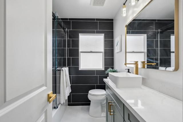 2761 75th Avenue, Oakland CA: https://media.crmls.org/mediaz/0854925d-ec18-4394-a816-555998e64e8d.jpg