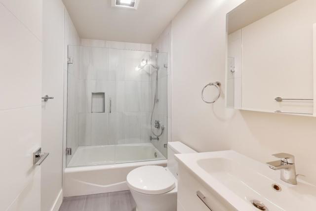 811 Oak Street, San Francisco CA: https://media.crmls.org/mediaz/0854e7cd-2df5-4d7d-a004-27e8da4720a7.jpg