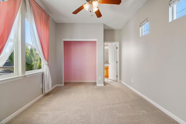 215 W Santa Cruz Way, Mountain House CA: https://media.crmls.org/mediaz/085502f9-5078-4012-abd3-356d962c0918.jpg