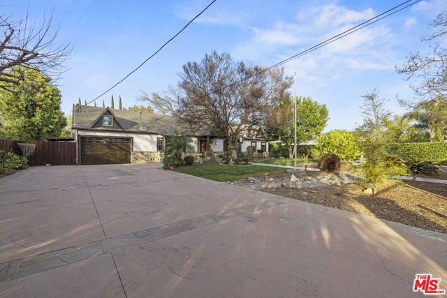 22651 Calvert Street, Woodland Hills CA: https://media.crmls.org/mediaz/0855613a-cfc5-49d5-8545-d55fc754b368.jpg