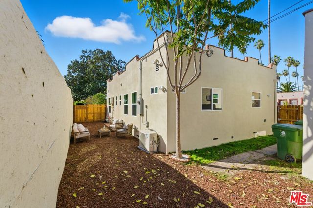 5200 S St Andrews Place, Los Angeles CA: https://media.crmls.org/mediaz/0855683c-4214-4b55-9845-f45ba02373ec.jpg