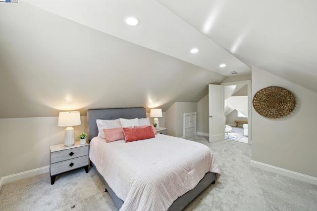3357 Jordan Rd, Oakland CA: https://media.crmls.org/mediaz/0855bf5e-e8ab-4268-a5f5-3829a51258b0.jpg