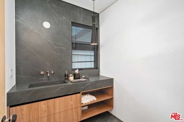 16015 Valley Wood Road, Sherman Oaks CA: https://media.crmls.org/mediaz/0855f3b2-152f-4c96-b419-9a2bbec78f5a.jpg