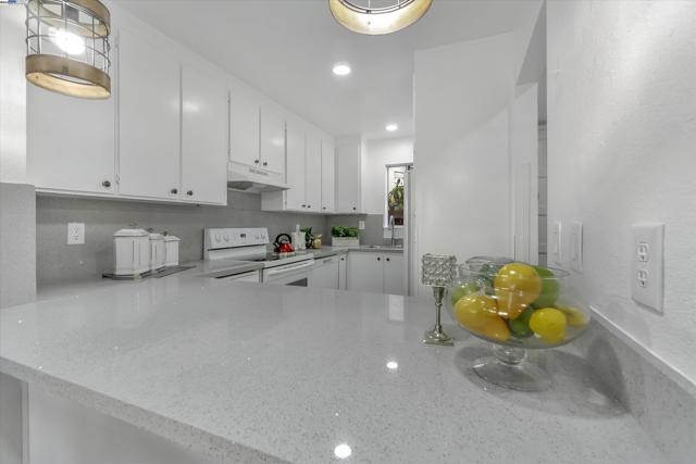 1896 San Vincente Dr, Concord CA: https://media.crmls.org/mediaz/0855fceb-1f83-4305-bdf8-8708bb2b8c57.jpg