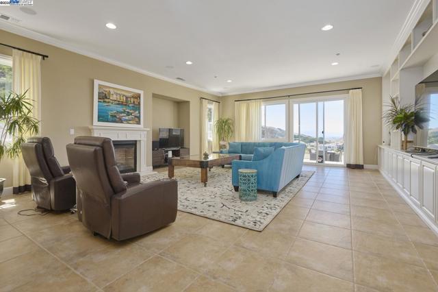 3272 Ashbourne Cir, San Ramon CA: https://media.crmls.org/mediaz/08560e68-aeda-4716-a565-4c8ee6078f3d.jpg