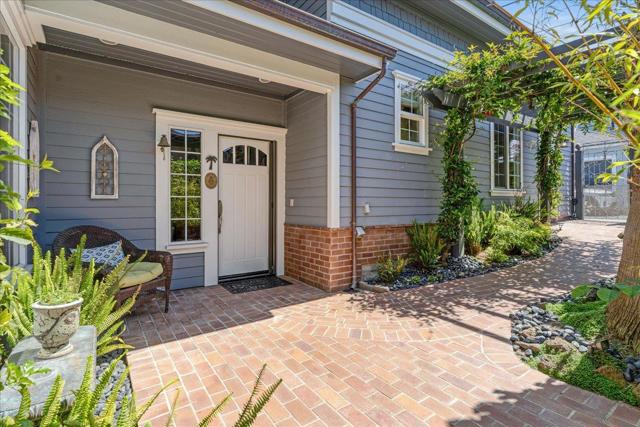410 Monterey, Capitola CA: https://media.crmls.org/mediaz/08564350-f789-4f77-8e27-3d1dc801f9ea.jpg