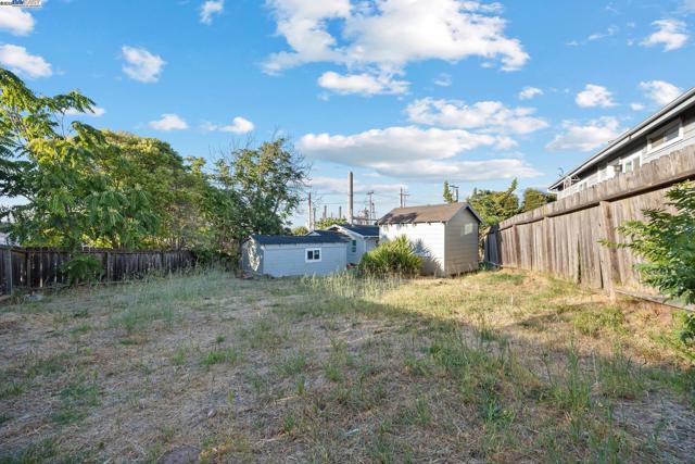 1385 Palm Ave, Martinez CA: https://media.crmls.org/mediaz/0856dc34-6fe7-4e82-b3a0-3c5b2aafc3c5.jpg