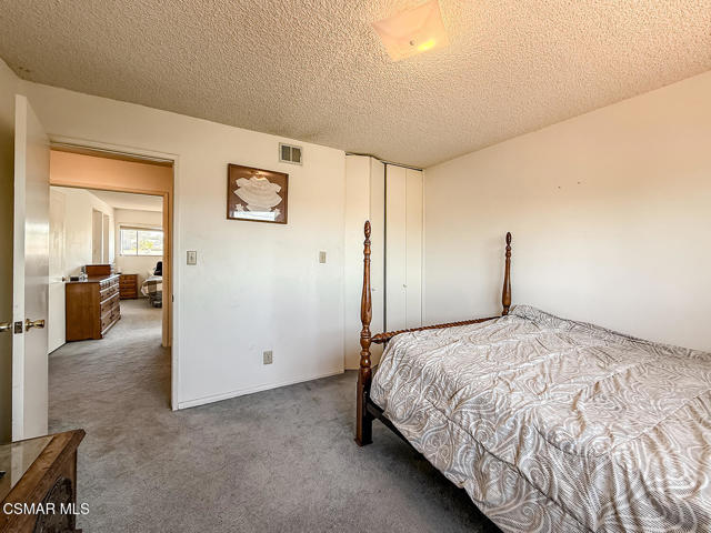 136 Erten Street, Thousand Oaks CA: https://media.crmls.org/mediaz/0857213e-6797-40dd-8e0e-6c020bcf8647.jpg