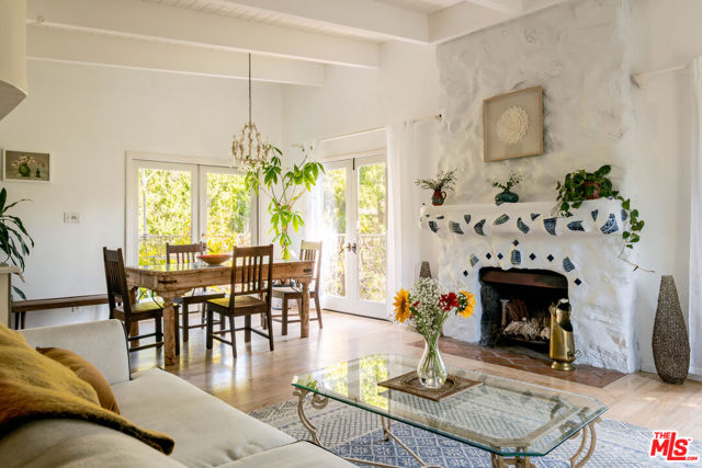 21316 Encina Road, Topanga CA: https://media.crmls.org/mediaz/08573b87-f53e-49f1-97b4-ae54d239b44b.jpg