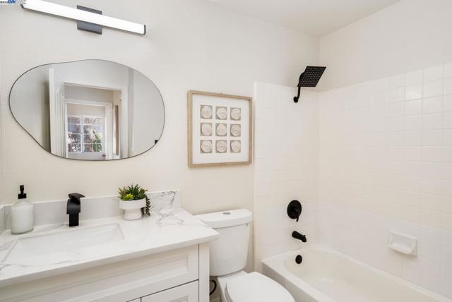 44930 Lynx Dr, Fremont CA: https://media.crmls.org/mediaz/0857b6fd-0acd-4a0a-9a4f-5454efe10790.jpg