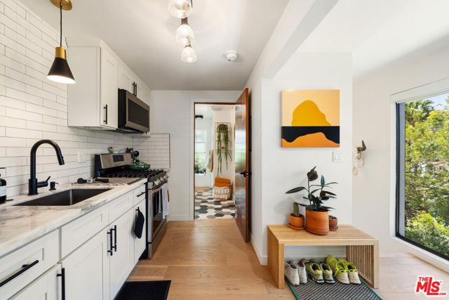 3775 Aloha Street, Los Feliz CA: https://media.crmls.org/mediaz/0857c176-0881-4e38-b0f4-e469fad13c77.jpg