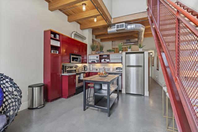 333 Santana Row, San Jose CA: https://media.crmls.org/mediaz/0857f64b-3896-4164-bb4e-6a4ac8bd2e73.jpg