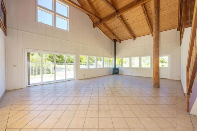 1770 Higgins Canyon Road, Half Moon Bay CA: https://media.crmls.org/mediaz/08582643-39dd-45df-82eb-fb782685c6a8.jpg