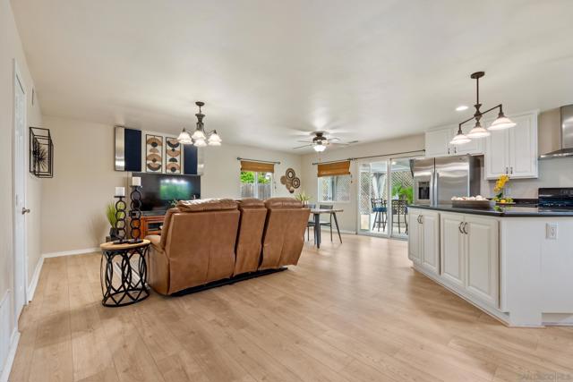 13340 Miguel Garden Way, Poway CA: https://media.crmls.org/mediaz/08583149-2028-4db6-b166-4f6dbbe4eeca.jpg