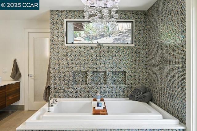 1341 Juanita Dr, Lafayette CA: https://media.crmls.org/mediaz/08588d39-3fdd-4a90-b7e6-7bb838edeed8.jpg