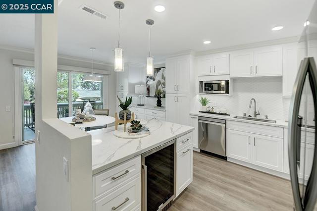 1459 Rockledge Ln, Walnut Creek CA: https://media.crmls.org/mediaz/08591979-c1e8-43c9-a129-5f6525437a12.jpg