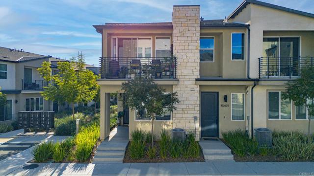 Detail Gallery Image 4 of 51 For 10405 Galen Way, San Diego,  CA 92126 - 3 Beds | 3 Baths