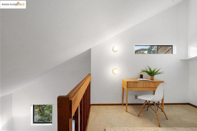 2112 Manzanita Dr, Oakland CA: https://media.crmls.org/mediaz/085a8f85-88ee-445e-8e71-ece7976c9e25.jpg