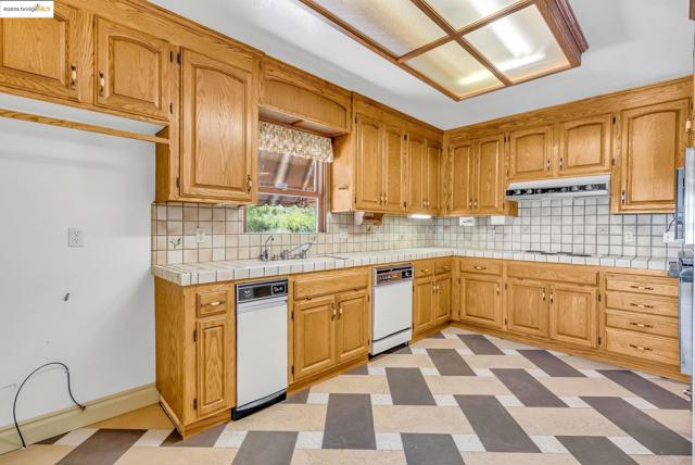 11081 BRENTWOOD BLVD., Brentwood CA: https://media.crmls.org/mediaz/085aa31c-da08-468a-a4dd-555497ef55cf.jpg