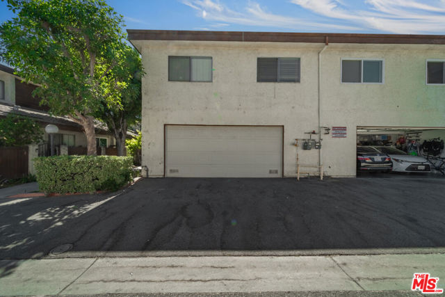 8333 Columbus Avenue, North Hills CA: https://media.crmls.org/mediaz/085b9a05-1e1d-4a41-bb50-bbdc3f4ad4ff.jpg