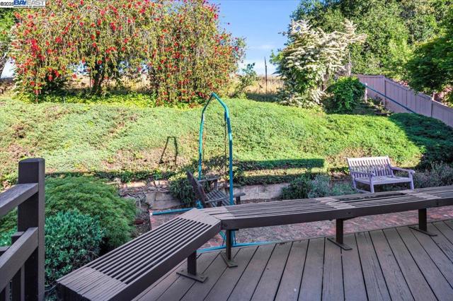 3554 Arcadian Ct, Castro Valley CA: https://media.crmls.org/mediaz/085bdb79-3a1c-4afa-8639-60e1df3f7a5e.jpg