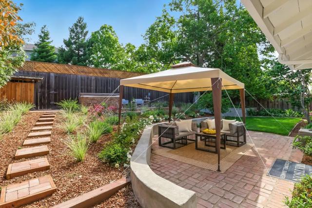 1863 Edgewood Drive, Palo Alto CA: https://media.crmls.org/mediaz/085c6dca-46cf-403e-bdd0-07c6e074d559.jpg