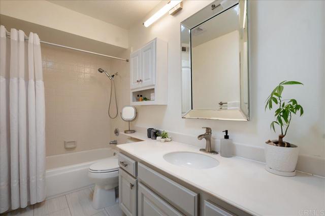 Detail Gallery Image 28 of 31 For 919 Wentworth Cir, Vista,  CA 92081 - 3 Beds | 2/1 Baths