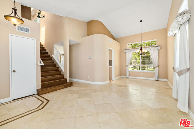 27050 Riversbridge Way, Valencia CA: https://media.crmls.org/mediaz/085d143d-0399-4cad-ba00-a444ab04cffe.jpg