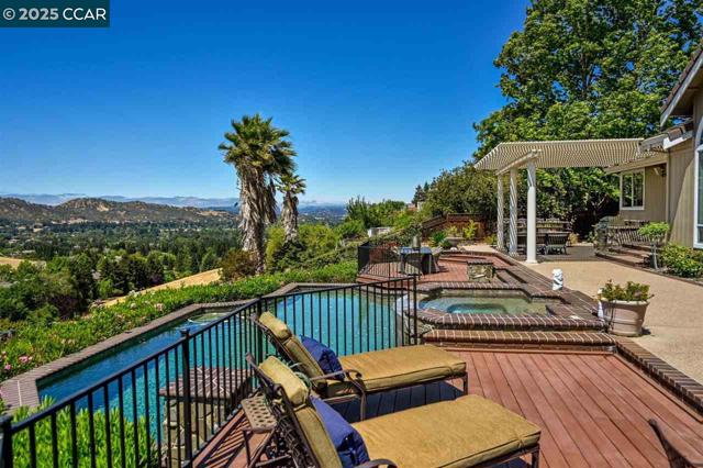 460 Silver Hollow Drive, Walnut Creek CA: https://media.crmls.org/mediaz/085d39f0-8470-4a86-93e7-3f41a2807147.jpg