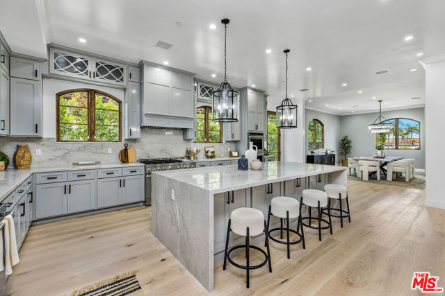6888 Alta Vista Drive, Rancho Palos Verdes CA: https://media.crmls.org/mediaz/085da4cd-7ae0-4cd7-be3b-1eef5073a2f5.jpg