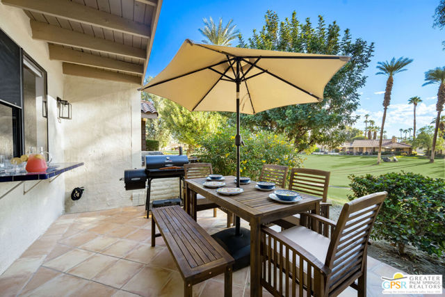 298 San Vicente Circle, Palm Desert CA: https://media.crmls.org/mediaz/085e093c-12d1-4265-9b39-a6d5a9278955.jpg