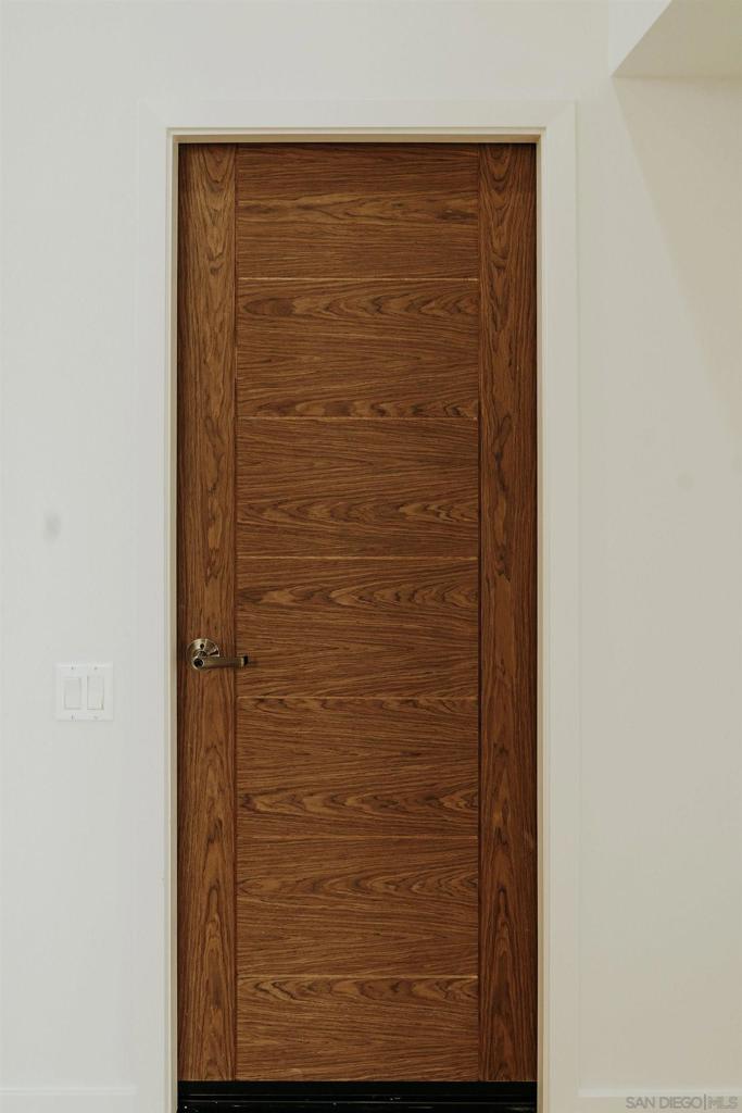 https://media.crmls.org/mediaz/085e7a43-531a-4090-8f22-b959be42ca09.jpg?preset=X-Large