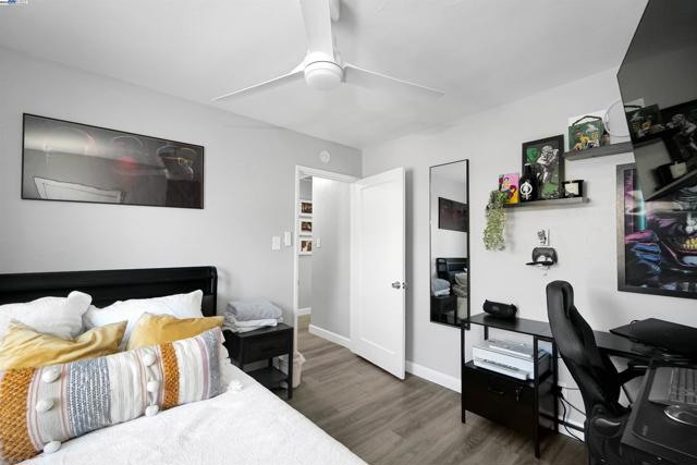 21926 Victory Dr, Hayward CA: https://media.crmls.org/mediaz/085e948e-9051-4625-b02b-33d5cf06e6fe.jpg
